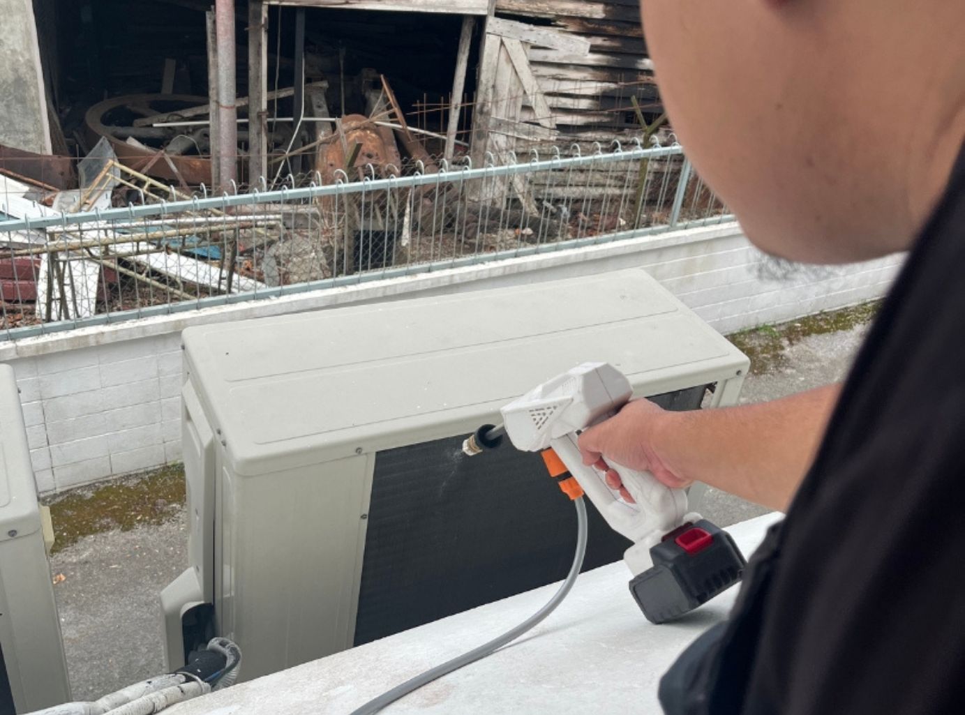 Aircond cleaning in Kuching Sarawak by 2121 Services