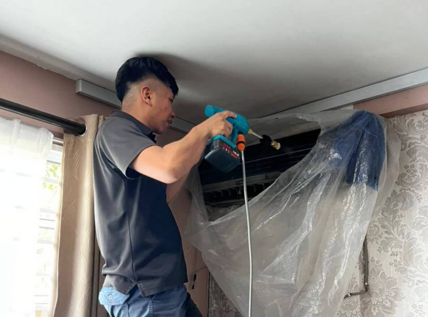Aircond cleaning services in Kuching Sarawak by 2121 Services