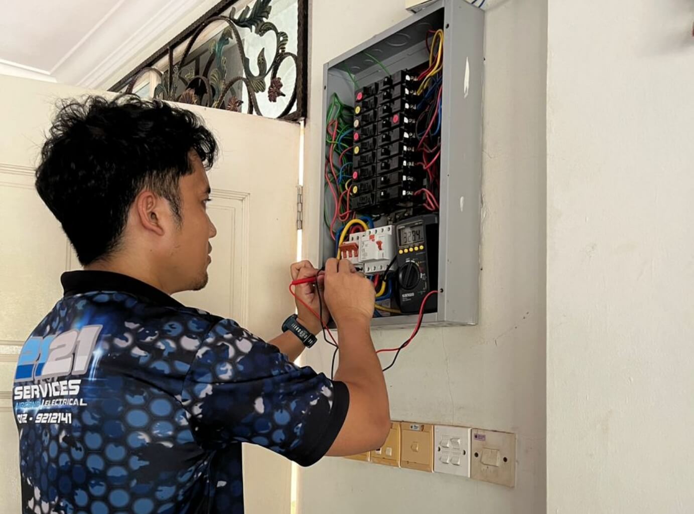 Electrical troubleshooting work in Kuching Sarawak by 2121 Services